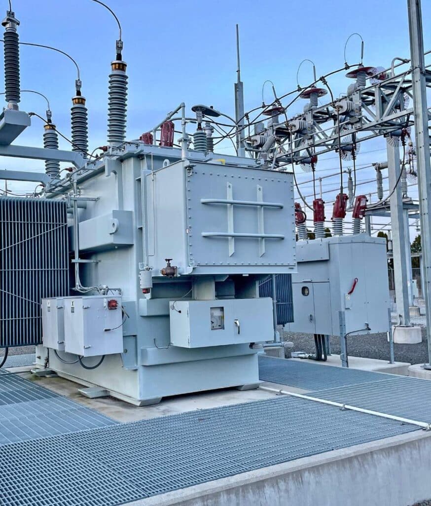 Transformatoranlage in einem Umspannwerk – Symbolbild für die Stromnetzinfrastruktur und netzdienliches Verhalten