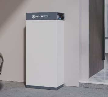 Pylontech Stromspeicher für Photovoltaikanlagen im Innenraum
