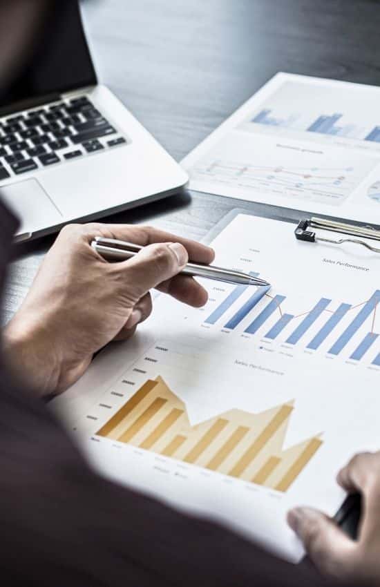 Analyse von Energiekennzahlen und Verbrauchsdaten zur Optimierung von Energiekosten im Unternehmen.
