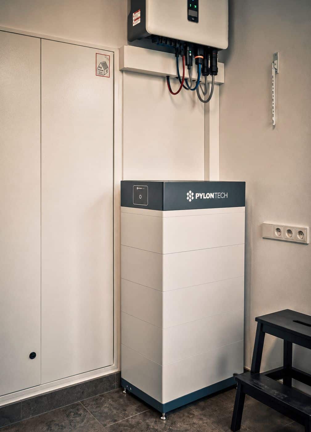 Pylontech Stromspeicher mit Wechselrichter in einem Privathaushalt